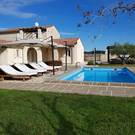 Slavica Vila Momjan
